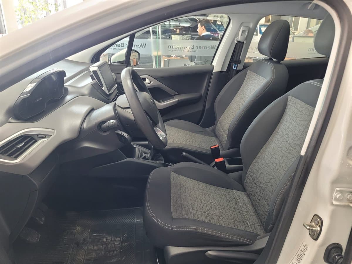 Peugeot 208 - Imagen 12