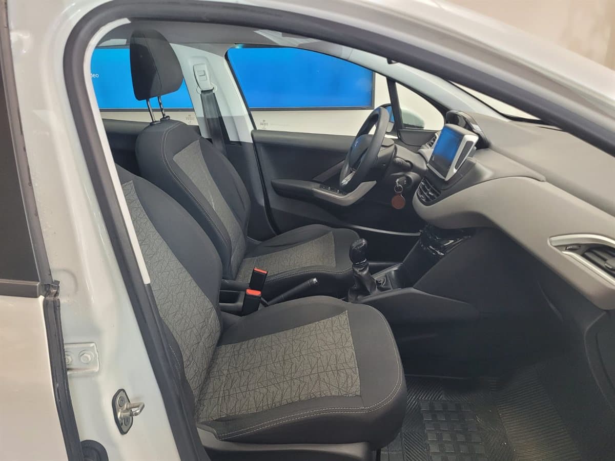 Peugeot 208 - Imagen 10