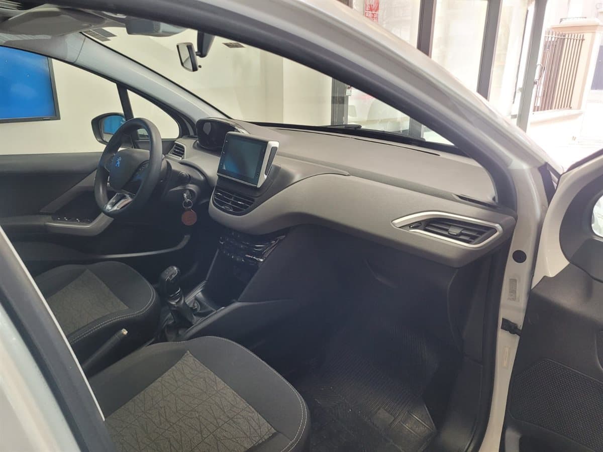 Peugeot 208 - Imagen 8