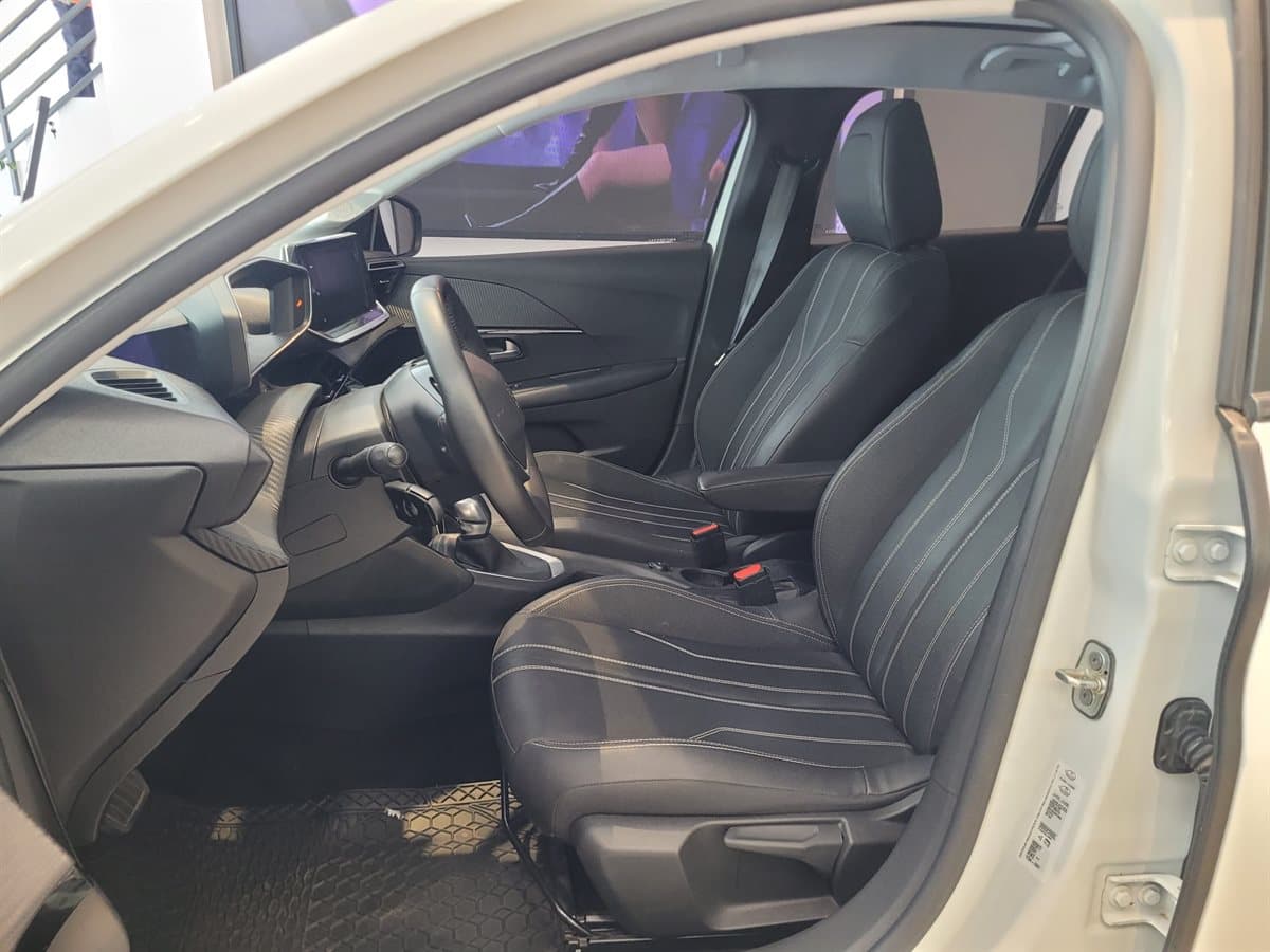 Peugeot 208 - Imagen 13