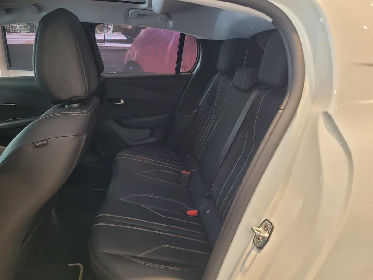 Peugeot 208 - Imagen 18